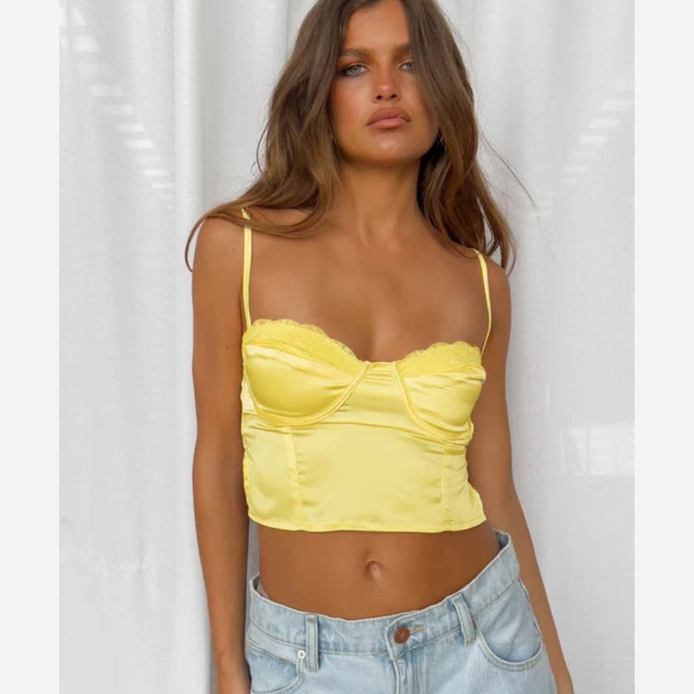 beginning boutique CHARLI CROP TOP YELLOW Saint - bustier satin